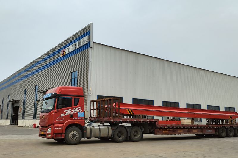 電動(dòng)單梁起重機(jī)3臺(tái) LD5t—16.8m LD3t—16.5m /2臺(tái) 制作完成，發(fā)往江西南昌交付客戶使用。