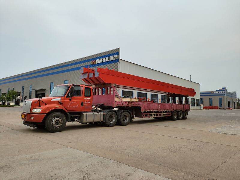 電動(dòng)葫蘆橋式起重機(jī) 3臺(tái) LH5t-17m 制作完成，發(fā)往河南漯河交付客戶使用。